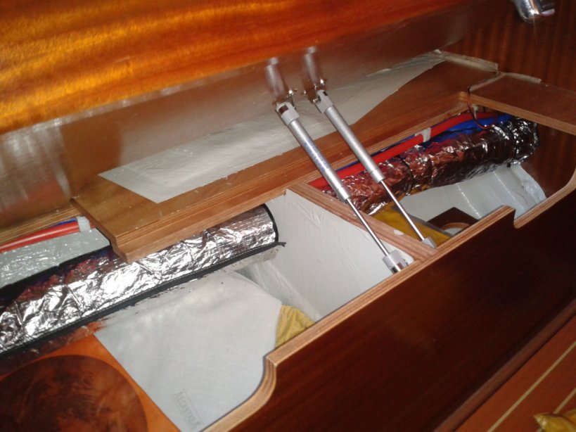 [Immagine: 2013820151941_Divano dinette 3.jpg]
